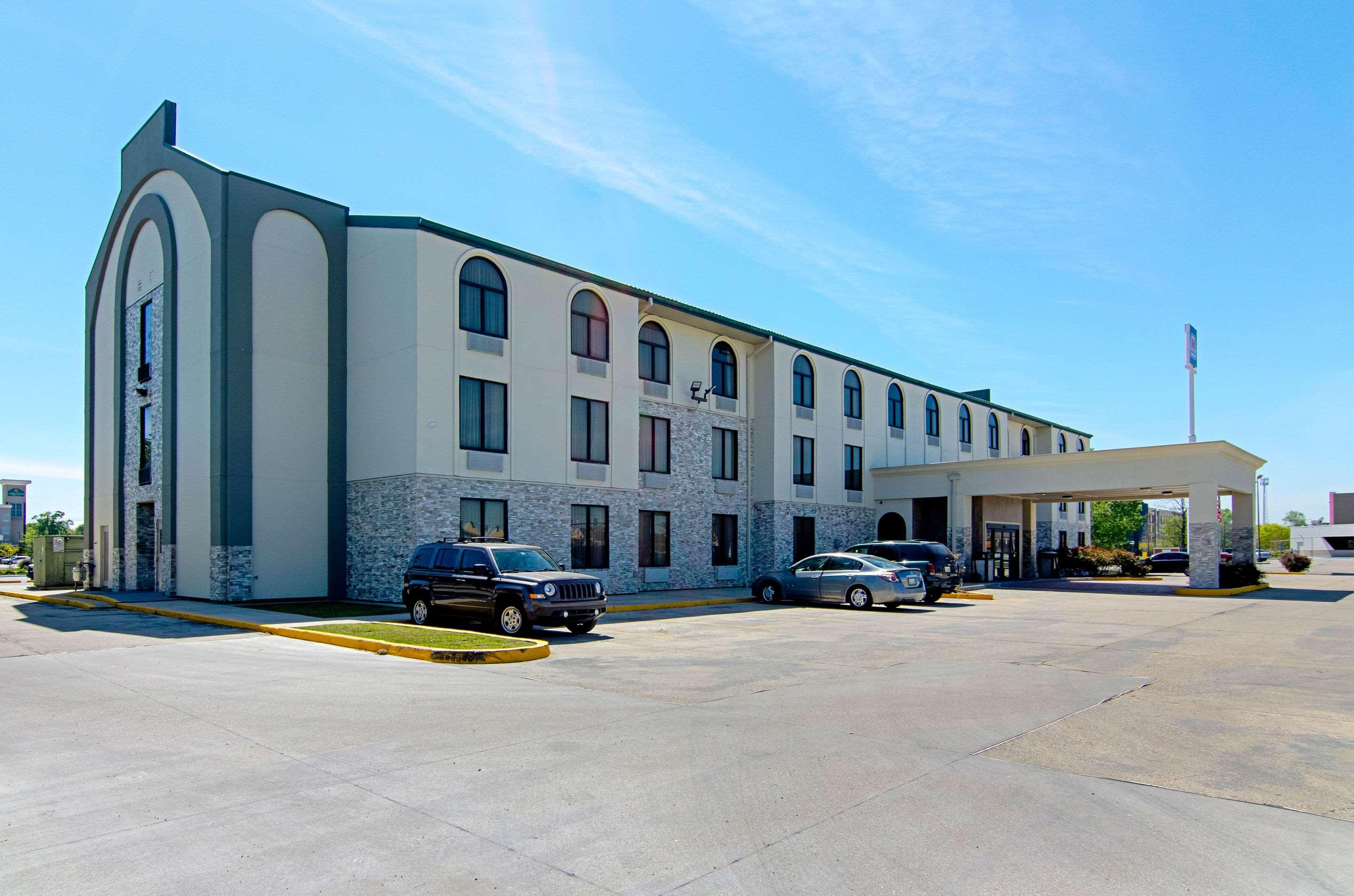 Quality Inn & Suites Near Tanger Outlet Mall Gonzales Exterior foto