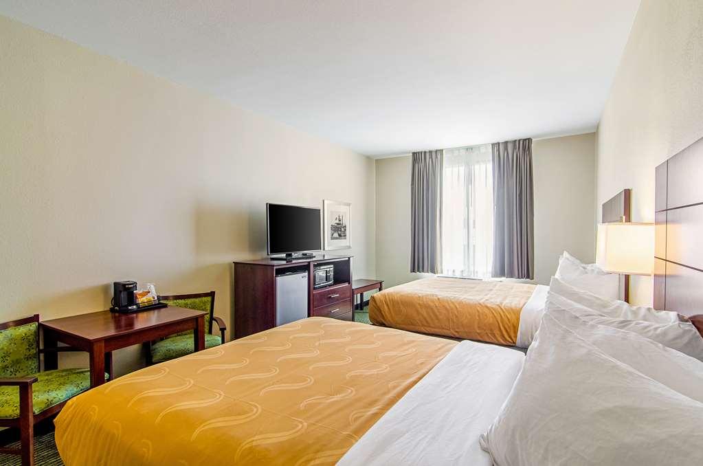 Quality Inn & Suites Near Tanger Outlet Mall Gonzales Habitación foto