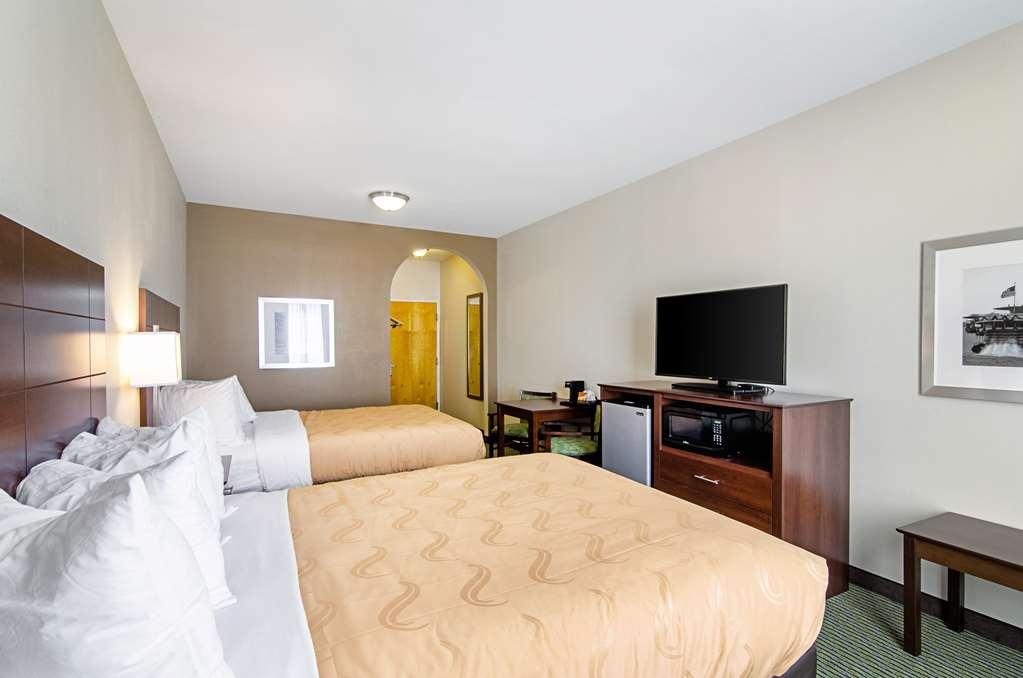 Quality Inn & Suites Near Tanger Outlet Mall Gonzales Habitación foto