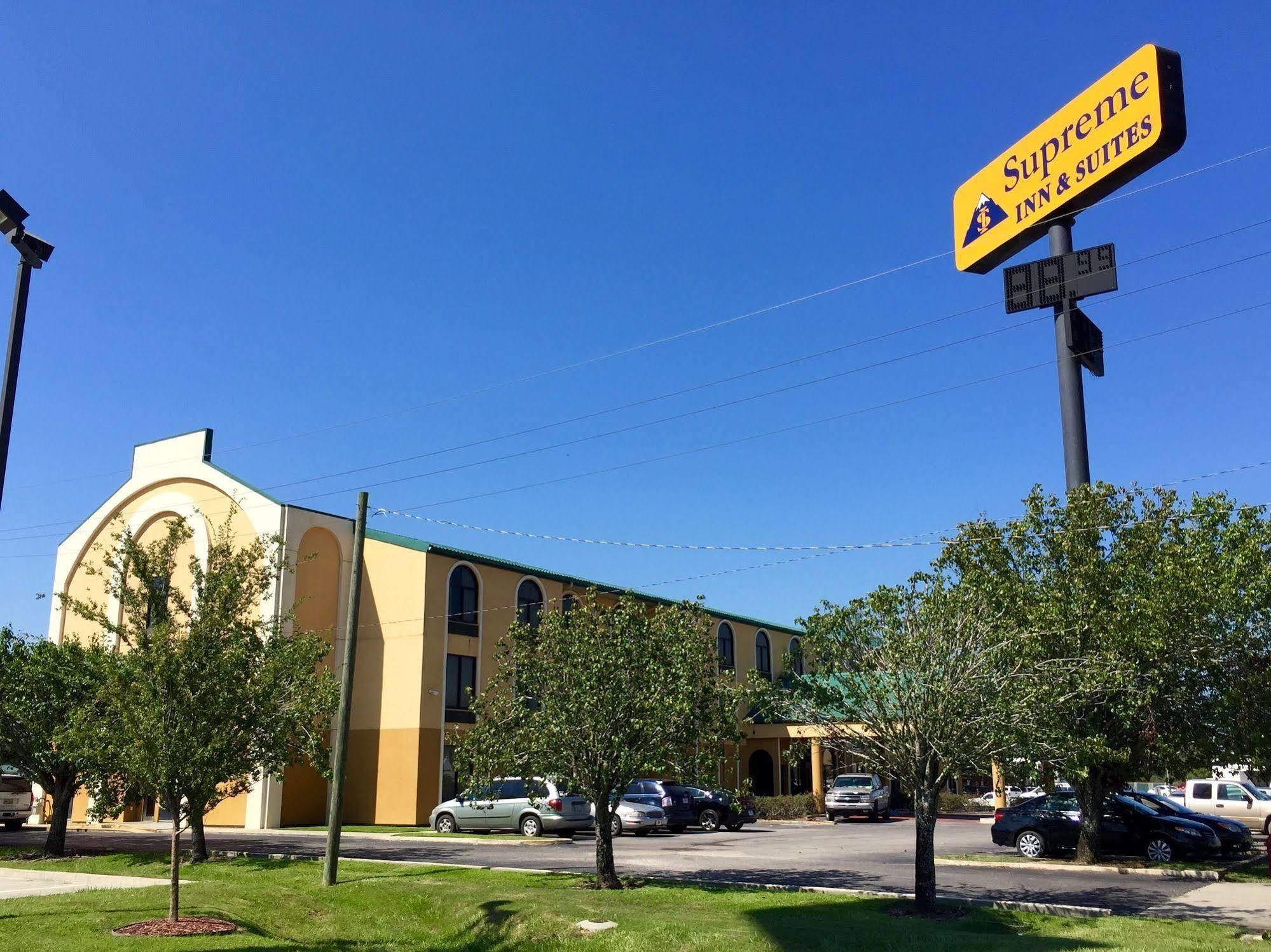 Quality Inn & Suites Near Tanger Outlet Mall Gonzales Exterior foto